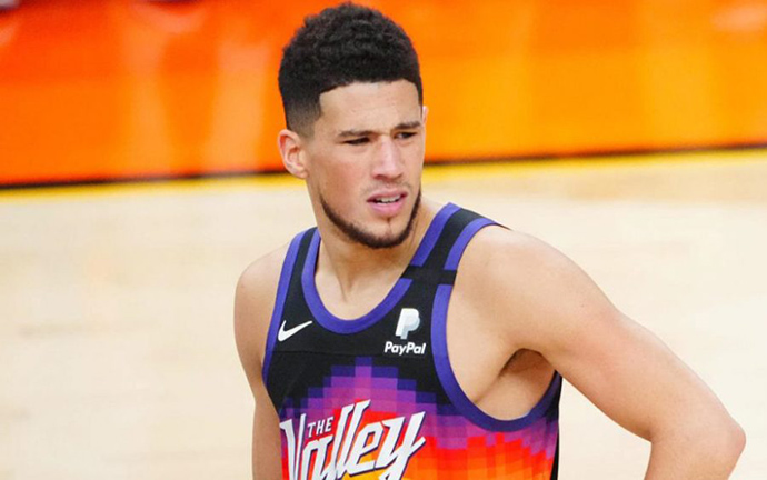 NBA球员布克证实感染新冠病毒,布克女友詹娜担心男友感染新冠病毒