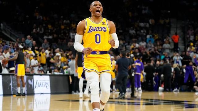 威少谈在比赛中跳舞_威少在比赛中的跳舞视频回放