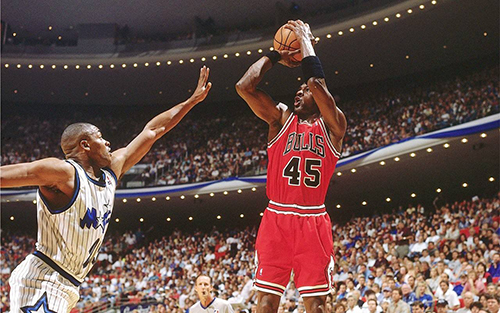 后仰跳投是什么意思_篮球术语后仰跳投介绍